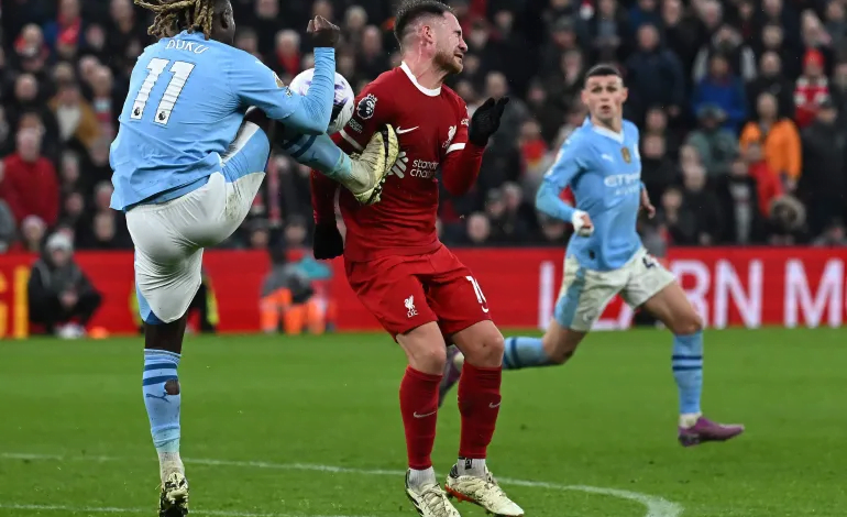 هل حرم الحكم ليفربول من ضربة جزاء أمام سيتي؟ أبو تريكة يجيب