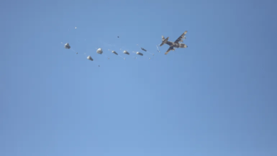 بريطانيا تعارض إسقاط مساعداتها جوا على غزة