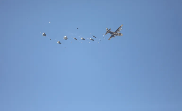 بريطانيا تعارض إسقاط مساعداتها جوا على غزة