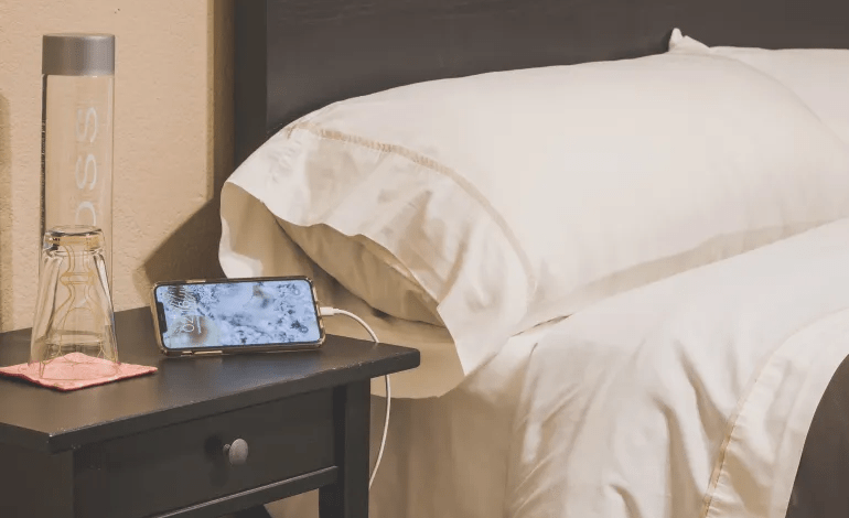 آبل تحذر مستخدمي آيفون من عادة خاطئة تعرضهم للإصابة