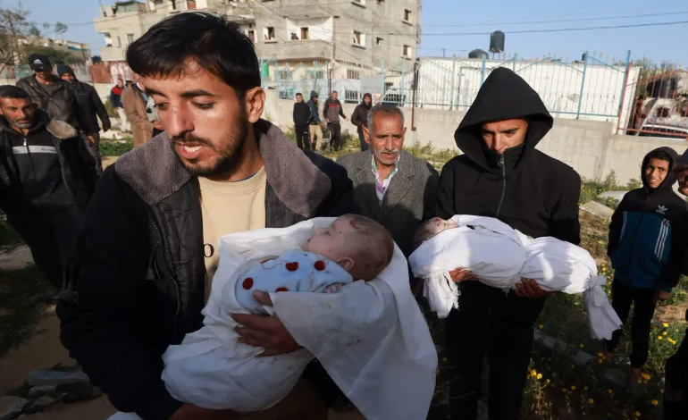 عشرات الشهداء معظمهم نساء وأطفال بمجازر جديدة للاحتلال في غزة