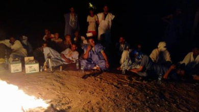 استنكار واحتجاجات أمام فرع شركة الكهرباء في تمبدغة