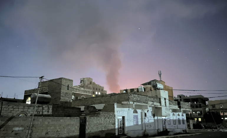 الجيش الأميركي يعلن إحباط هجوم للحوثيين ويقصف الحديدة