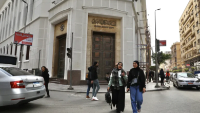 مصر تشهد تعافيا اقتصاديا بعد أزمة عملة حادة هل هو مستدام؟