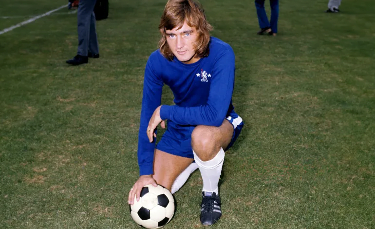 أسطورة تشلسي آلان هدسون يريد حذف سجلات لعبه مع منتخب إنجلترا