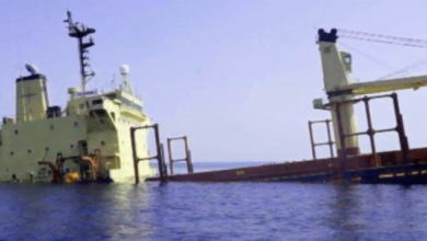 الحوثيون يستهدفون سفينة ويهددون بتصعيد الهجمات في شهر رمضان