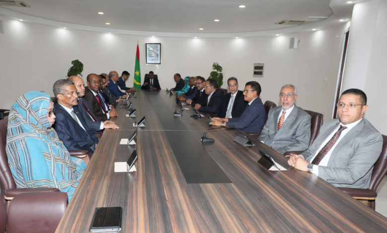 الوزير الأول يحث القطاع الخاص على تحسين جودة الخدمات الرقمية