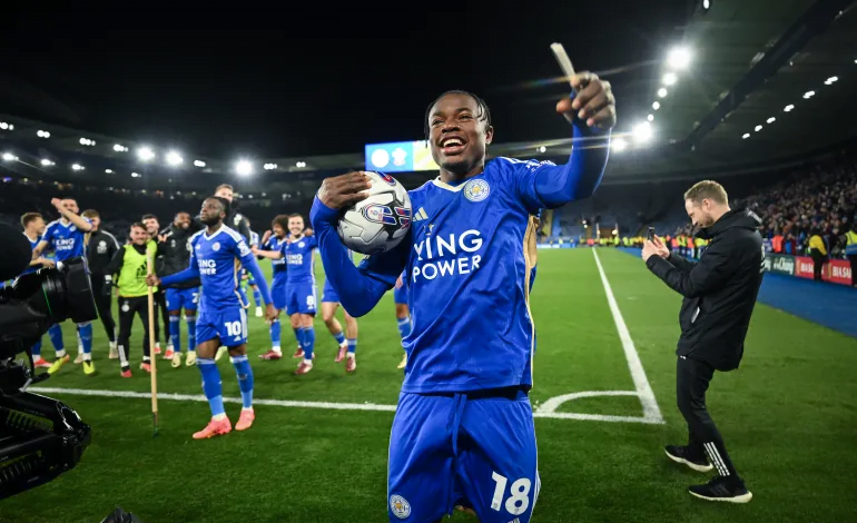 ليستر سيتي يعود للدوري الإنجليزي الممتاز