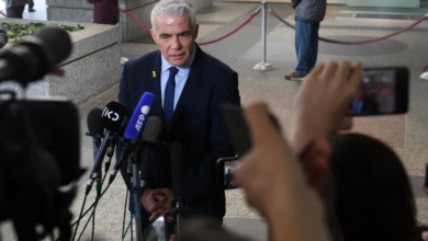 لبيد: صفقة تبادل الأسرى صعبة لكنها لا تزال ممكنة