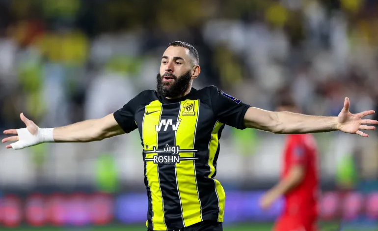 الاتحاد يبلغ نهائي كأس السوبر السعودية وبنزيمة يسجل رقما قياسيا