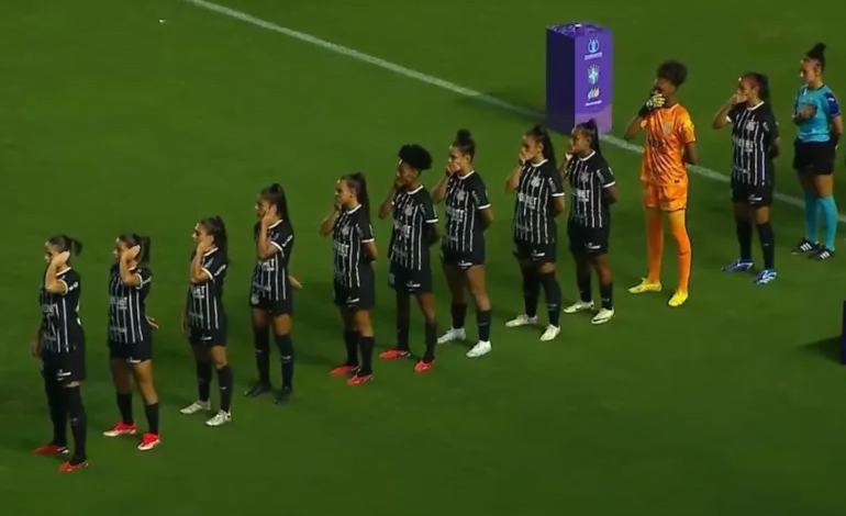 اللاعبات البرازيليات يرفضن عودة مدربهن المتهم بالتحرش