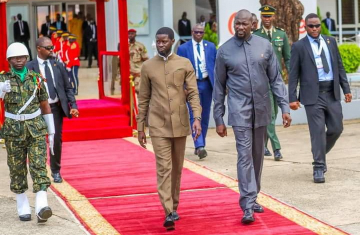 رئيسا غينيا والسنغال يبحثان ترسيم الحدود بين بلديهما