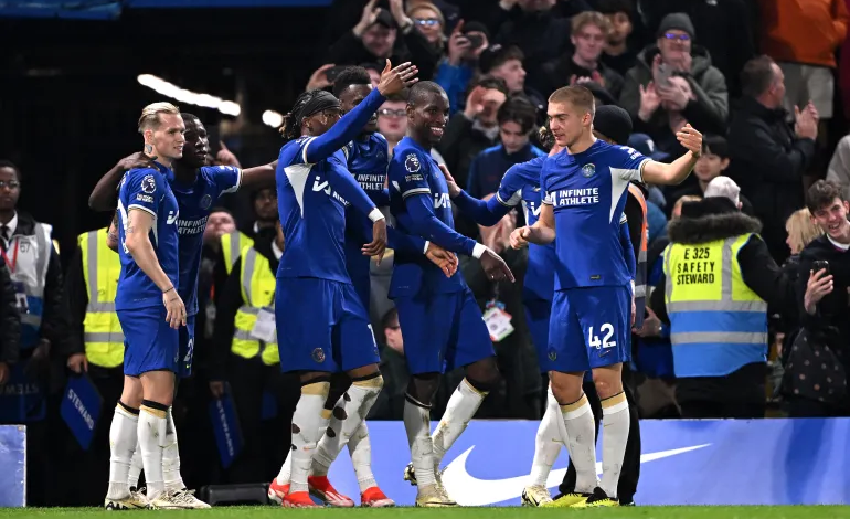 تشلسي يعصف بآمال توتنهام ويسدي خدمة لأستون فيلا