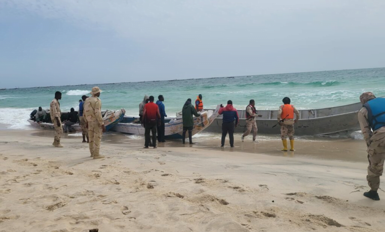 قوات خفر السواحل تُلقي القبض على غواصين قرب ميناء تانيت