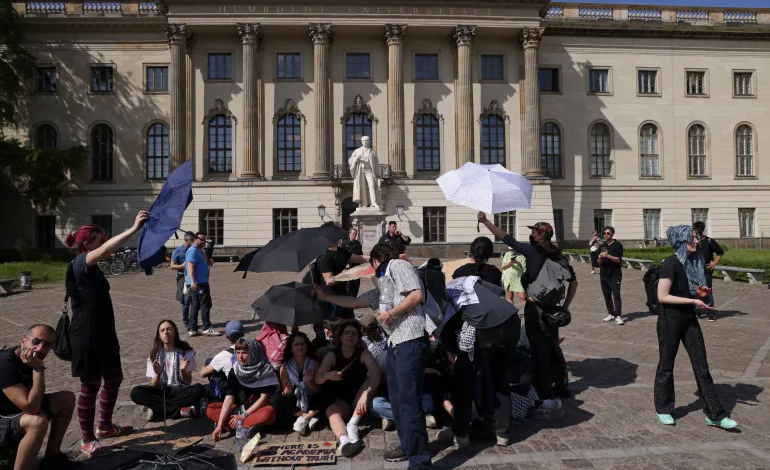 الشرطة الألمانية تفض اعتصاما طلابيا مناصرا لغزة في برلين