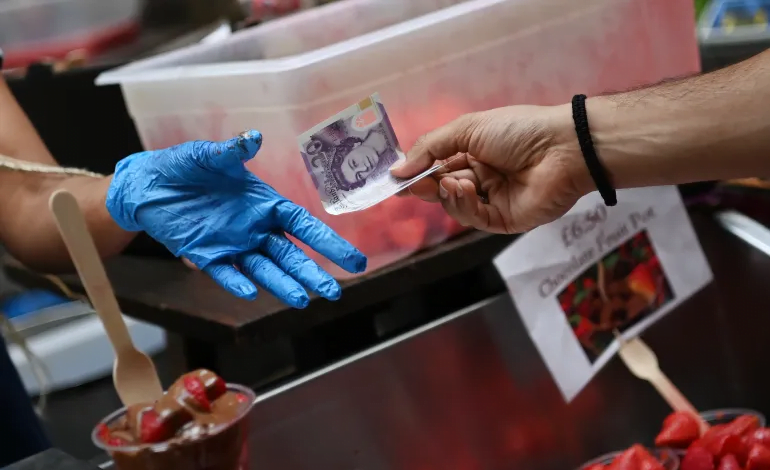 اقتصاد بريطانيا يعود للنمو هل هي نهاية الركود؟