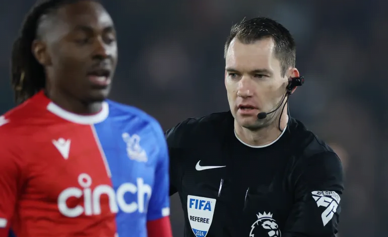  الكشف عن محتوى "كاميرا الحكم" في مباراة كريستال بالاس ويونايتد