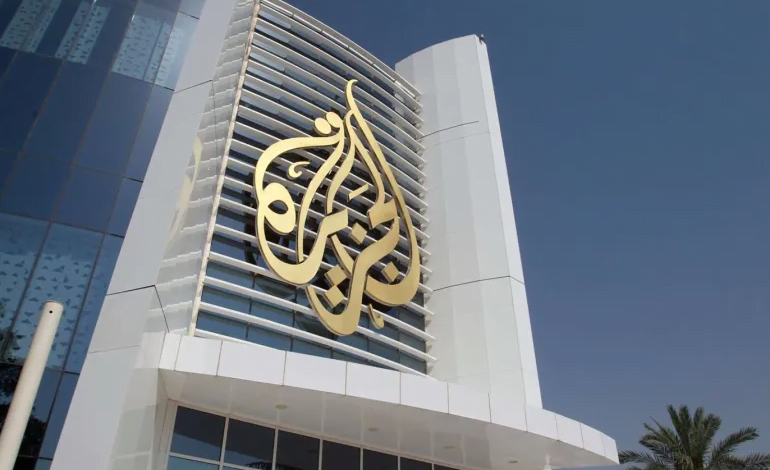 وزير الدفاع الإسرائيلي يأمر بوقف بث قناة الجزيرة في الضفة الغربية