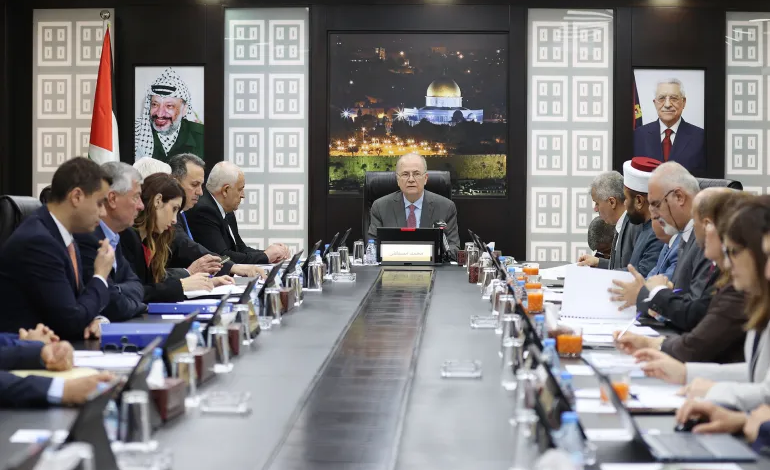 السلطة الفلسطينية متفائلة بتحسن وضعها رغم التحذيرات بانهيارها