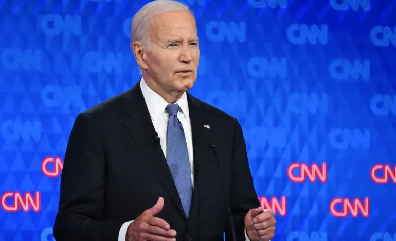 بداية بايدن المهزوزة في مناظرته مع ترامب تثير قلق الديمقراطيين