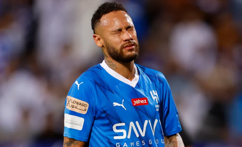نيمار يرد على شائعات رحيله عن الهلال السعودي ويتوقع الفائز بالكرة الذهبية