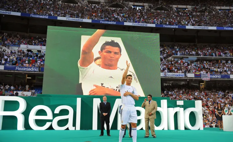 يوم أنفق ريال مدريد 361 مليون دولار للتعاقد مع 8 لاعبين صيف 2009