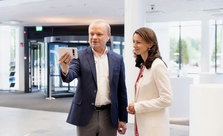 أجرى رئيسها أول مكالمة: نوكيا تعود للواجهة بتقنية المكالمات الثلاثية الأبعاد