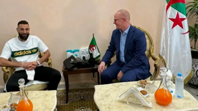 كريم بنزيمة يدعم الجزائر من المدرجات في تصفيات كأس العالم
