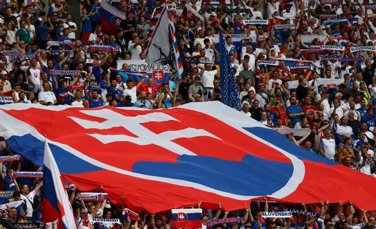 الجماهير الصربية متهمة بـ"السلوك التمييزي" في يورو 2024