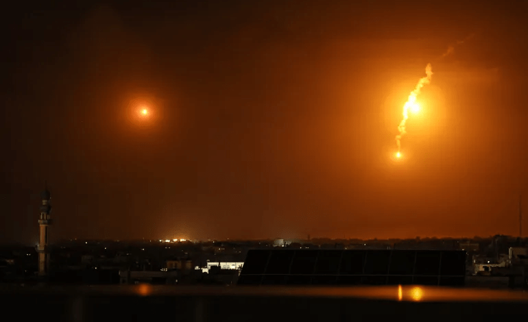 قصف مكثف على غزة والمقاومة تواصل استنزاف الاحتلال بالشجاعية